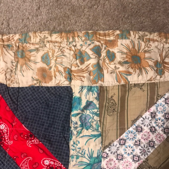 QUILT, COLORFUL, Patchwork VINTAGE FABRIC. 68”x88 looks better in Person. 🔎❤️👀 - Picture 14 of 16